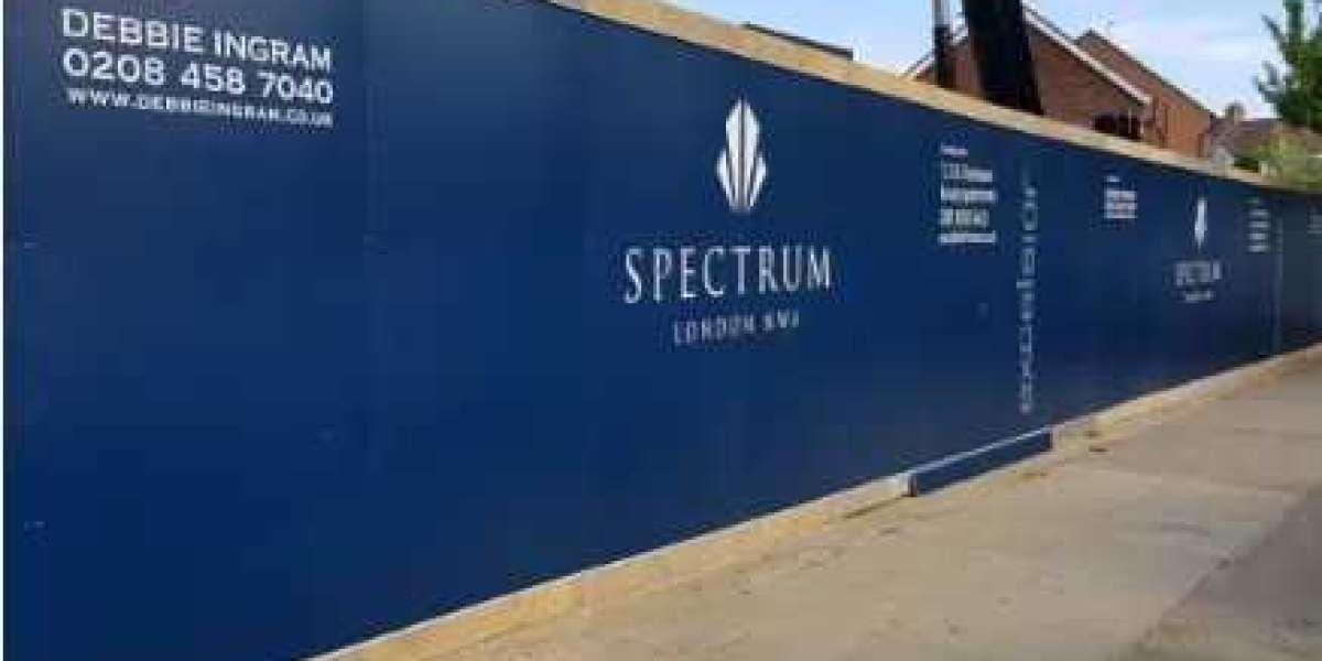 How Hoarding Panels Benefit Major Retailers and Developers