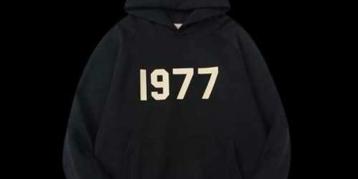 1977 Hoodie: Streetwear Simplicity with Luxe Comfort