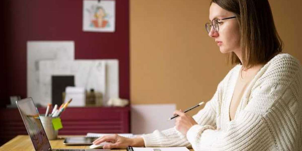 How a College Essay Grader Trains Your Writing to Meet Scholarly Expectations